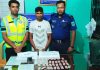 হরিপুরে ৩৫০ পিচ টেপেন্ডাডল ট্যাবলেট সহ এক যুবক আটক মো জহুরুল ইসলাম (জীবন) হরিপুর (ঠাকুরগাঁও) প্রতিনিধি : ঠাকুরগাঁওয়ের হরিপুরে থানা পুলিশ মাদক বিরোধী অভিযান চালিয়ে উপজেলার বটতলী এলাকা থেকে আবীর (২৭) নামে এক মাদক ব্যবসায়ীকে ৩৫০ পিচ টেপেন্ডাডল ট্যাবলেট সহ আটক করে। হরিপুর থানা পুলিশ শনিবার (৫ আগষ্ট) তাকে ঠাকুরগাঁও জেল হাজতে পাঠিয়েছেন। সে উপজেলার ভবান্দপুর বটতলী গ্রামের মৃত হোসেন আলীর ছেলে। ঘটনাটি ঘটেছে উপজেলার বটতলীতে মোসলিম হাজির চাতালে শুক্রবার রাত অনুমান সাড়ে ৯টায়। হরিপুর থানার অফিসার ইনচার্জ তাজুল ইসলাম বলেন গোপন সংবাদের ভিত্তিত্বে থানার এস আই রাকিব সহ সংঙ্গীয় পুলিশ নিয়ে ওই এলাকায় অভিযান চালিয়ে তাকে মালামাল সহ আটক করে থানায় নিয়ে আসে। থানায় মাদক আইনে দায়ের করা মামলায় গ্রেফতার দেখিয়ে জেল হাজতে পাঠানো হয়েছে।