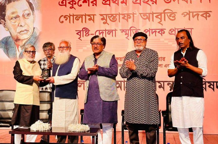গোলাম মুস্তাফা আবৃত্তি পদক পেলেন সাহিত্য একাডেমির সভাপতি কবি জয়দুল হোসেন