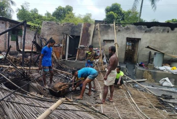 হরিপুরে গভীর রাতে অগ্নিকাণ্ড, ব্যাপক ক্ষয়ক্ষতি