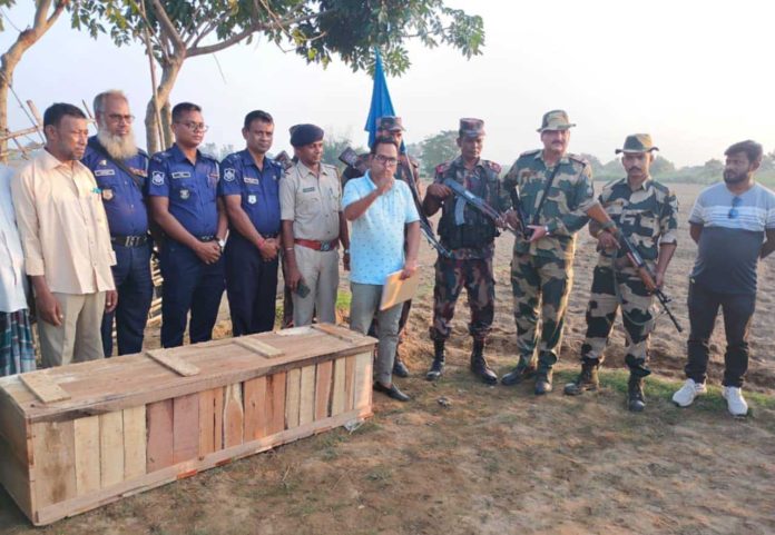 হরিপুর সীমান্তে বিজিবি-বিএসএফ পতাকা বৈঠকের মাধ্যমে পানিতে ডুবে মৃত্যু হওয়া বাংলাদেশি যুবকের লাশ হস্তান্তর