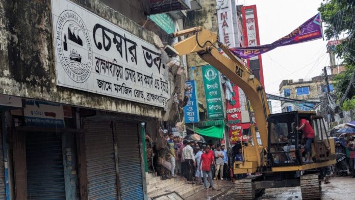 ব্রাহ্মণবাড়িয়ায় চেম্বার ভবন গুঁড়িয়ে দিয়েছে প্রশাসন