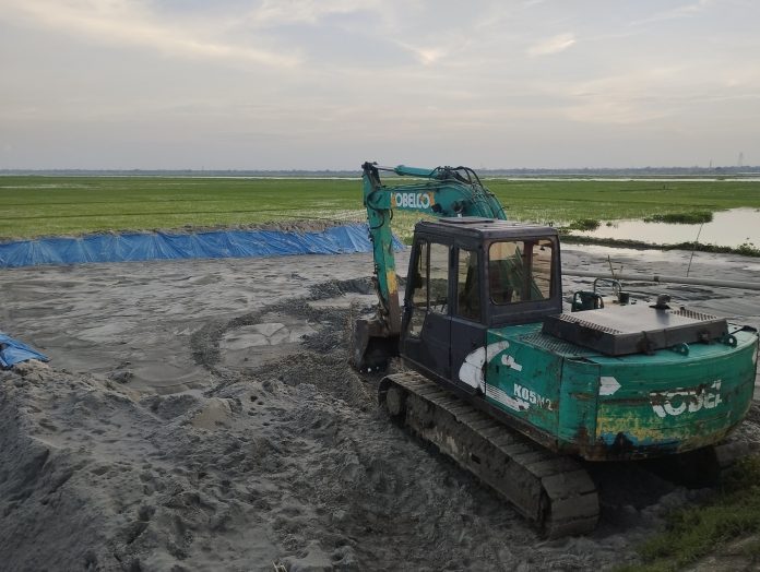 ব্রাহ্মণবাড়িয়া সদর উপজেলায় পরিবেশ আইন লঙ্ঘনে জরিমানা ও বালু জব্দ