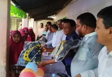 ঠাকুরগাঁওয়ে শিক্ষার্থীদের মাঝে স্কুল ব্যাগ ও ফুটবল বিতরণ
